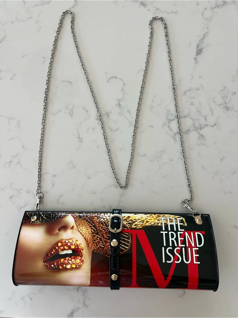 Edgy 80s rolled magazine clutch hard case with crossbody chain red and black